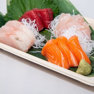 Sashimi variado (12 cortes)