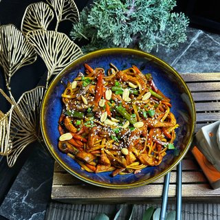 Удон Сичуанський з куркою (400г)