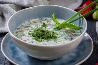 Окрошка на кефірі з куркою