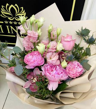 Buchet delicat cu bujori b6895