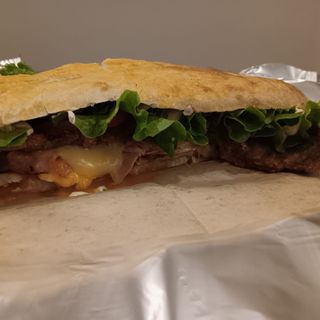 Sándwich de milanesa XXL 