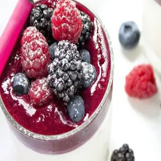 Panna cotta con frutos del bosque