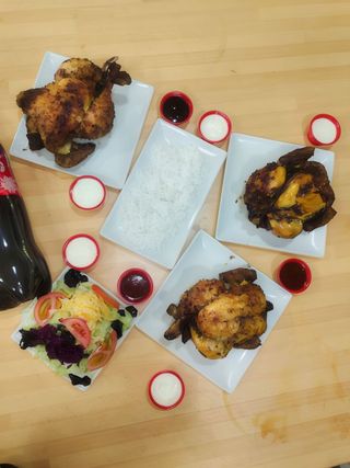 3 Pollo A L'Ast Entero Con Ensalada Hawaiana Con Arroz Y Croquetas