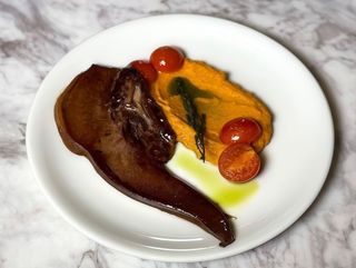 Язик яловичий з морквяним кремом (250g)