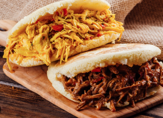 Arepa De Mechada O Pollo Con Queso