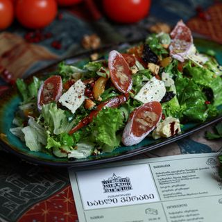 ალვანის გუდის ყველის სალათი ჩურხელით 