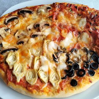 Pizza De Cuatro Estaciones (Mediana)
