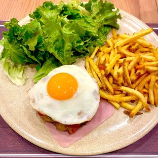 Hambúrguer no Prato à Alypios