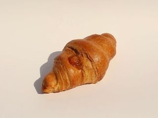 Круасан із абрикосом (80g)