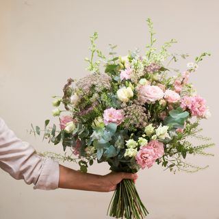 Ramo en tonos suaves (grande)