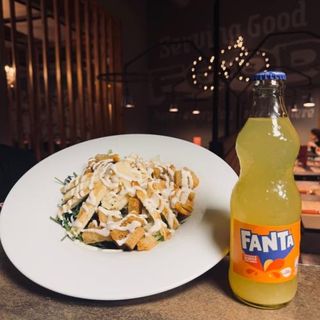 1 insalata a scelta e 1 bevanda