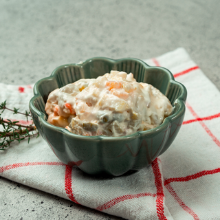 Салата зеле , майонеза и моркови (120г)