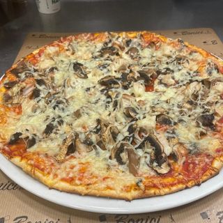 Pizza Regina De Pollo