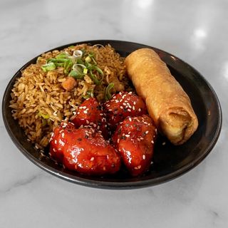 Arroz Especial Con Lumpia Y Pollo Agridulce