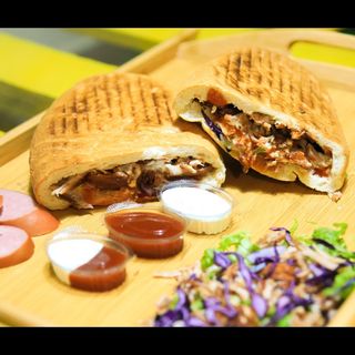 ბულდოგი პურში ყველით