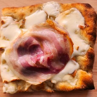 Pizza Ahumada y Bacon - Porción  (14 x 12 Cm.)