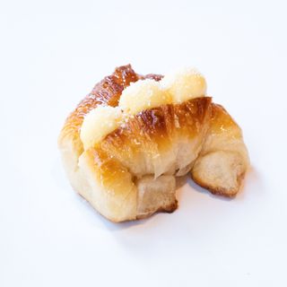 Medialuna de crema pastelera