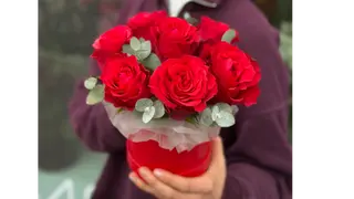 Flowerbox Czerwone Róże i eukaliptus 7 szt.