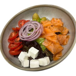 Салат з лососем та сиром "Фета"