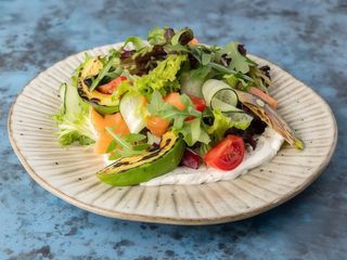 ENSALADA З СЛАБОСОЛЕНИМ ЛОСОСЕМ (270g)