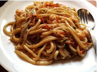 24a. Spaghetti Udon saltati con gamberi