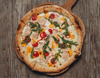 Піца з куркою та сиром чедер (470г)