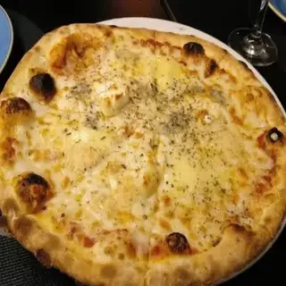 Pizza Quattro Formaggi (Mediana)