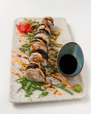 Chicken avocado maki