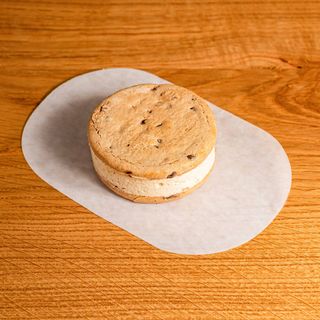 Biscotto gelato grande alla nocciola