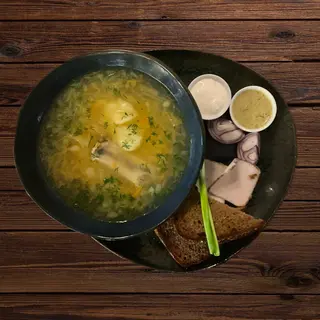 Капусняк з кус кусом, грінками та домашнім салом 