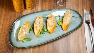 Bruschette cu hribi, cremă de brânză si parmezan