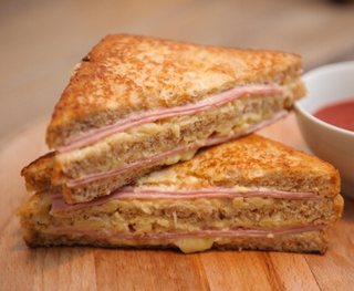 Sándwich completo y huevo