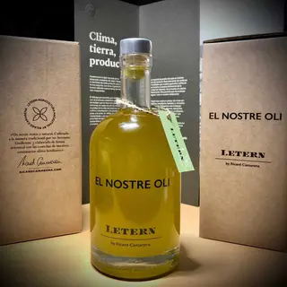 Aceite "El nostre oli" de nuestros propios olivos. Variedad arbequina 
