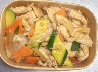 32B. Pollo con verdura