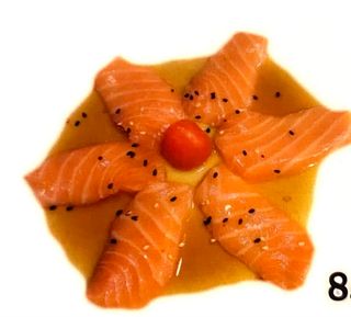 141.Salmón Con Salsa Ponzu Y Sésamo (9 Uds.)