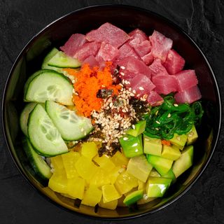 Боул-поке з тунцем