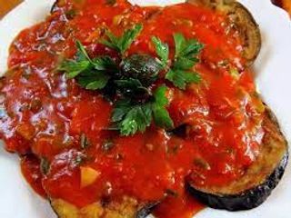 Запечен патладжан с доматен сос и кашкавал (250г)