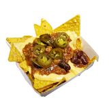 Nachos Con Cheddar Fundido En Salsa De Chili Con Carne Y Jalapeños