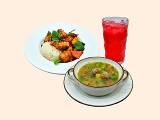 Суп с фрикадельками, курица по тайский с рисом , морс клюквенный (300мл)