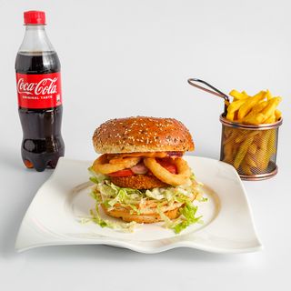 Karma burger + pomfrit ili french fries + gratis  Cockta