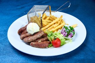 Ćevapi na kajmaku