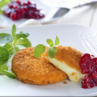 Queso camembert frito con mermelada de tomate