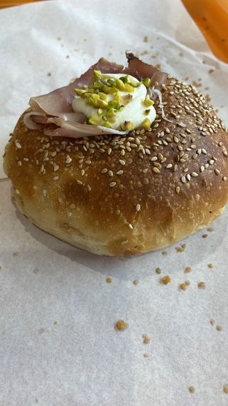 Salsiccia, speck, pistacchio, mozzarella e besciamella