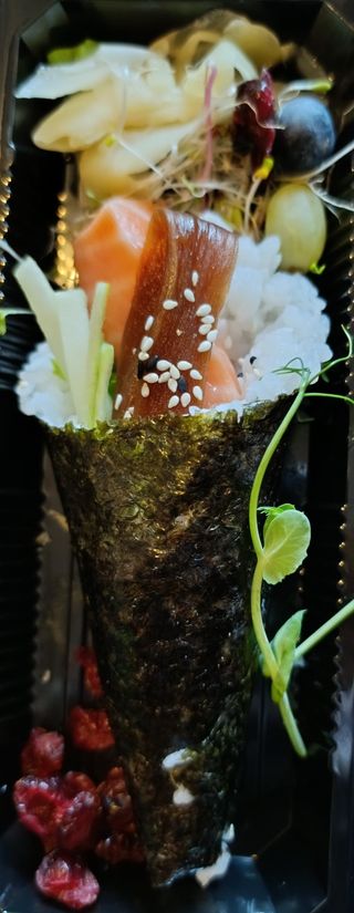 Sake Temaki