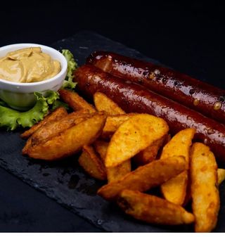 Austrijske kobasice sa sirom i pekarskim krompirom