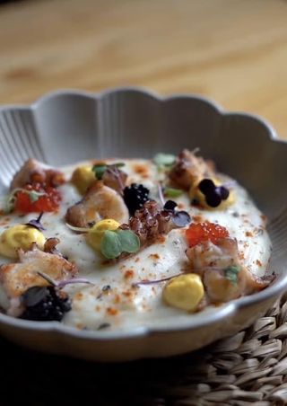 Pata De Pulpo Troceada Con Puré De Patata Al Ajoperejil