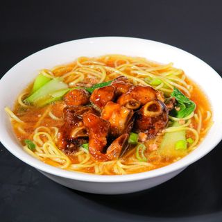 Spaghetti in brodo con puntine di maiale