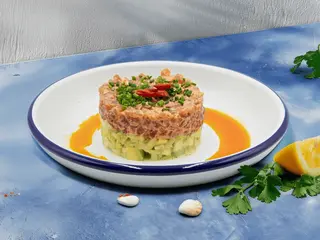 Tatar z tuńczyka z awokado i zielonym jabłkiem (295g)
