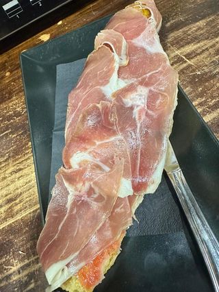 Tostada Con Tomate Y Jamón Serrano (Ración)