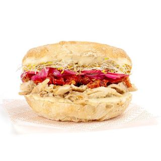 Sándwich de pollo asado